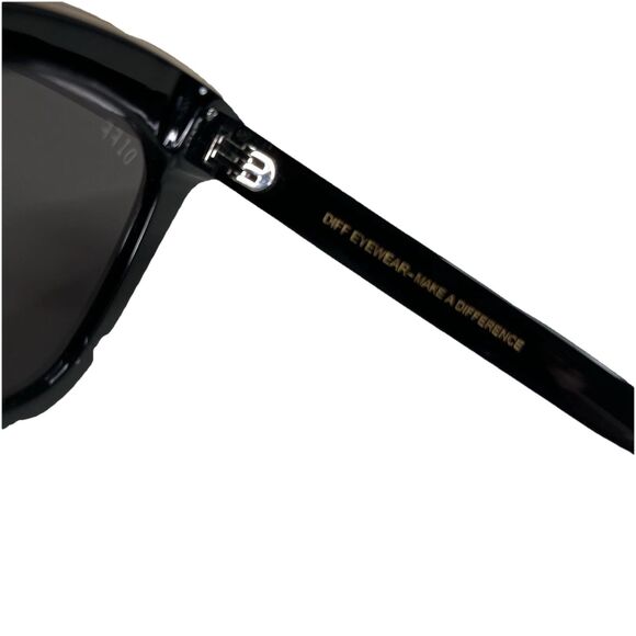 DIFF Kaia II Cat-eye Polarized Lens Sunglasses w/ Case And Cleaning Cloth - Picture 8 of 10